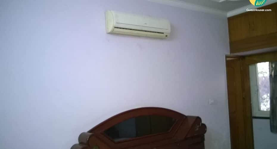 a well furnished room to stay, New Delhi 4